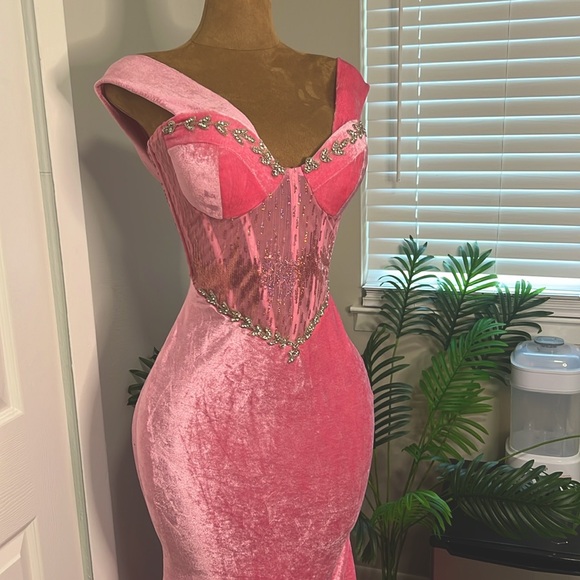 Pink prom dress, with silver embellishments, corset embedded - Picture 3 of 4